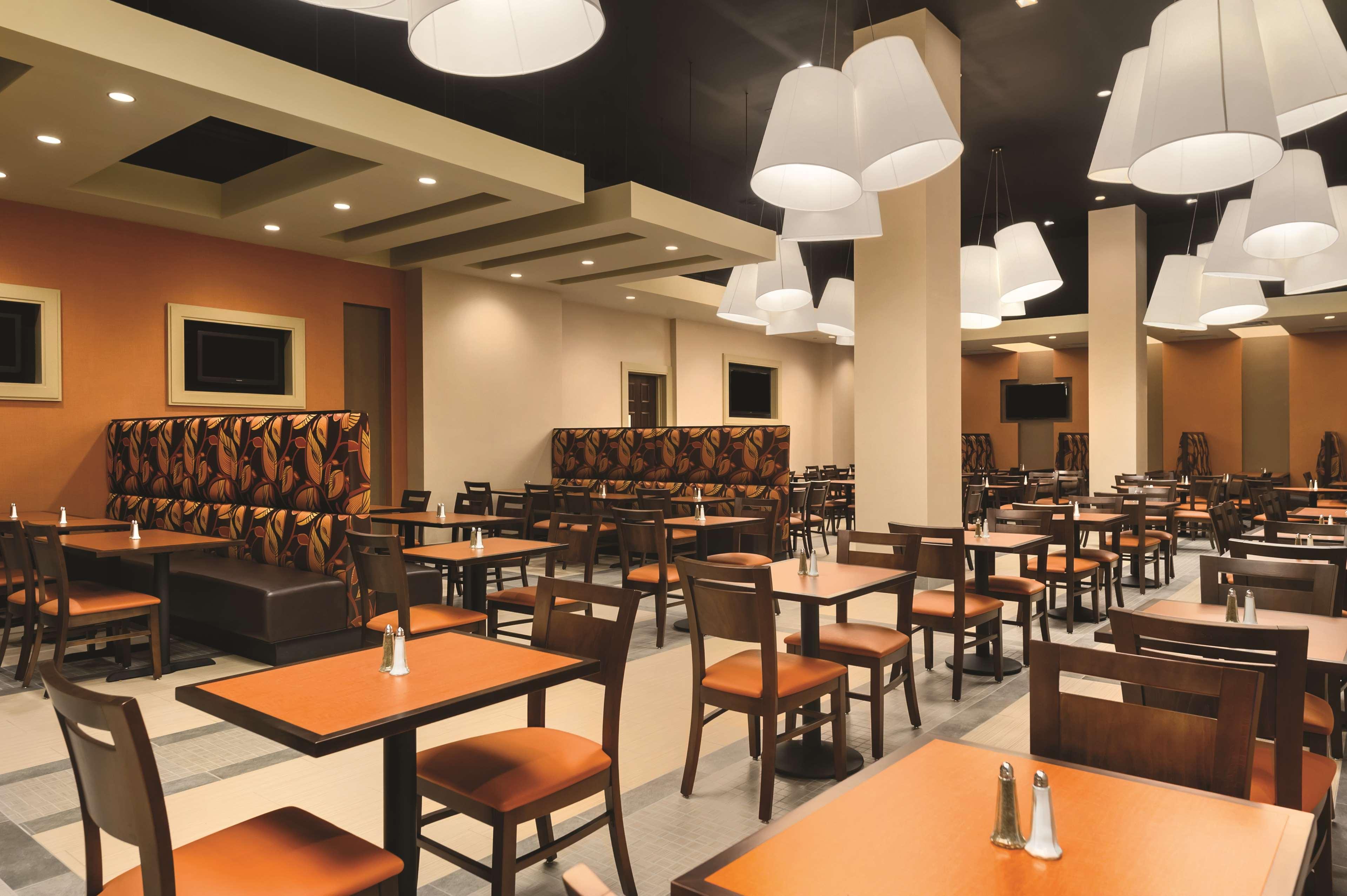 Embassy Suites By Hilton Orlando Lake Buena Vista South Kissimmee Restaurant billede